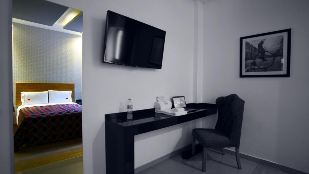Six Hotel Guadalajara Buitenkant foto