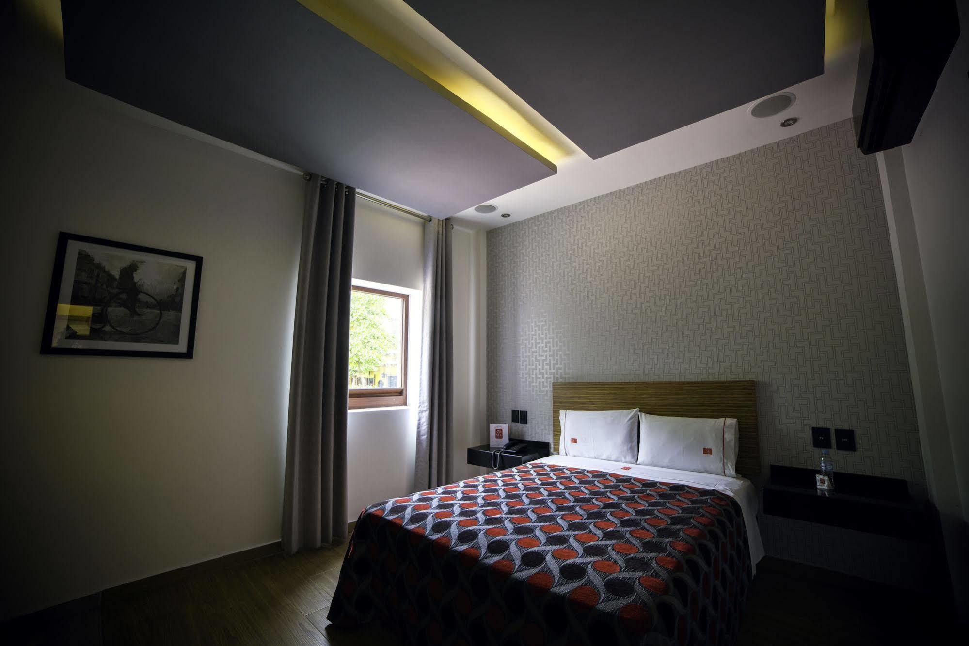 Six Hotel Guadalajara Buitenkant foto